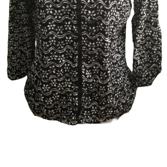 Studio Top - Picture 2 of 5